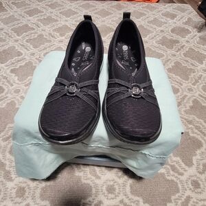 BZEES #6/2 Women's Black Slip-On Shoes